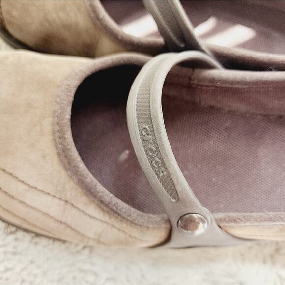 MARY JANE SUEDE BROWN CROCS SIZE 9 - Picture 7 of 10